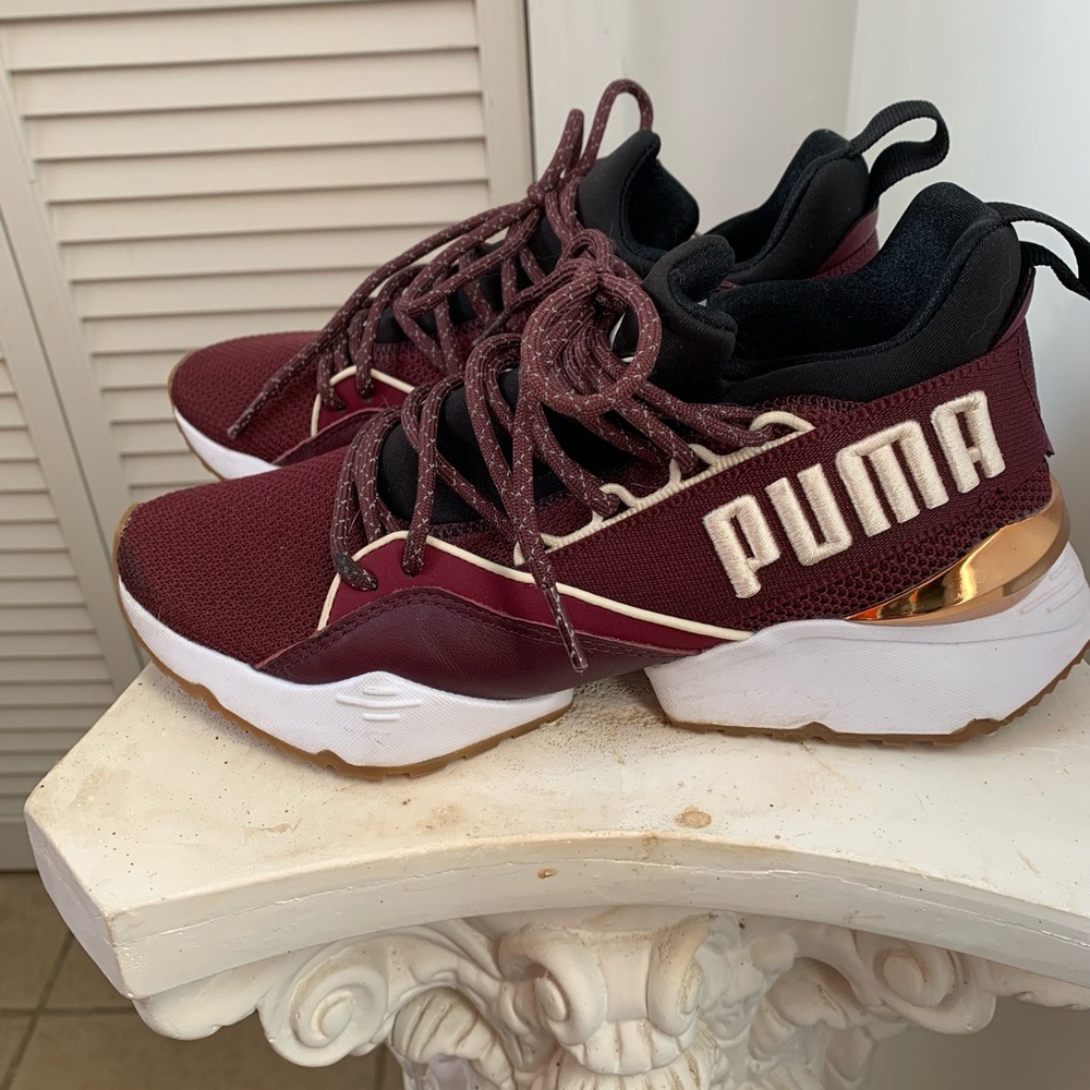 9f Puma size US 6.5 women.